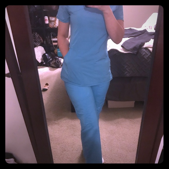 Cherokee scrub sets in various colors - Picture 1 of 8